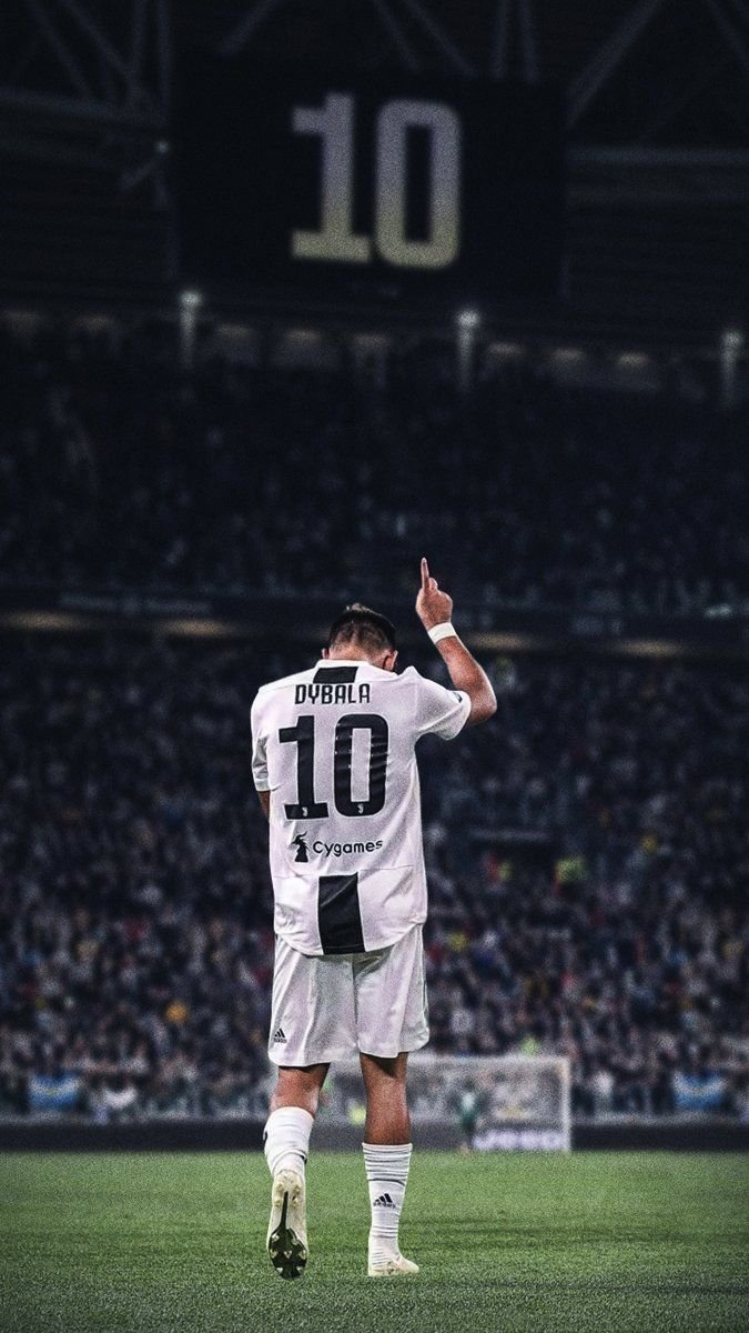 Cristiano Ronaldo Salute Pose Wallpaper