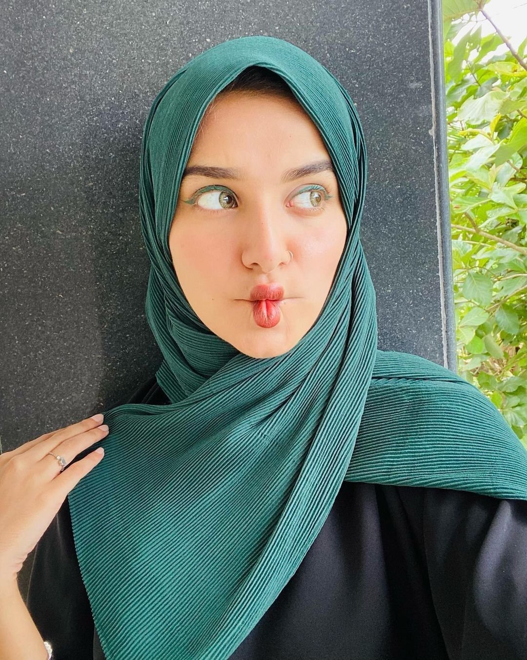 Http Dumbosdiary.Com DP-For-Muslim-Girls-In-Arab-Style-Hijab