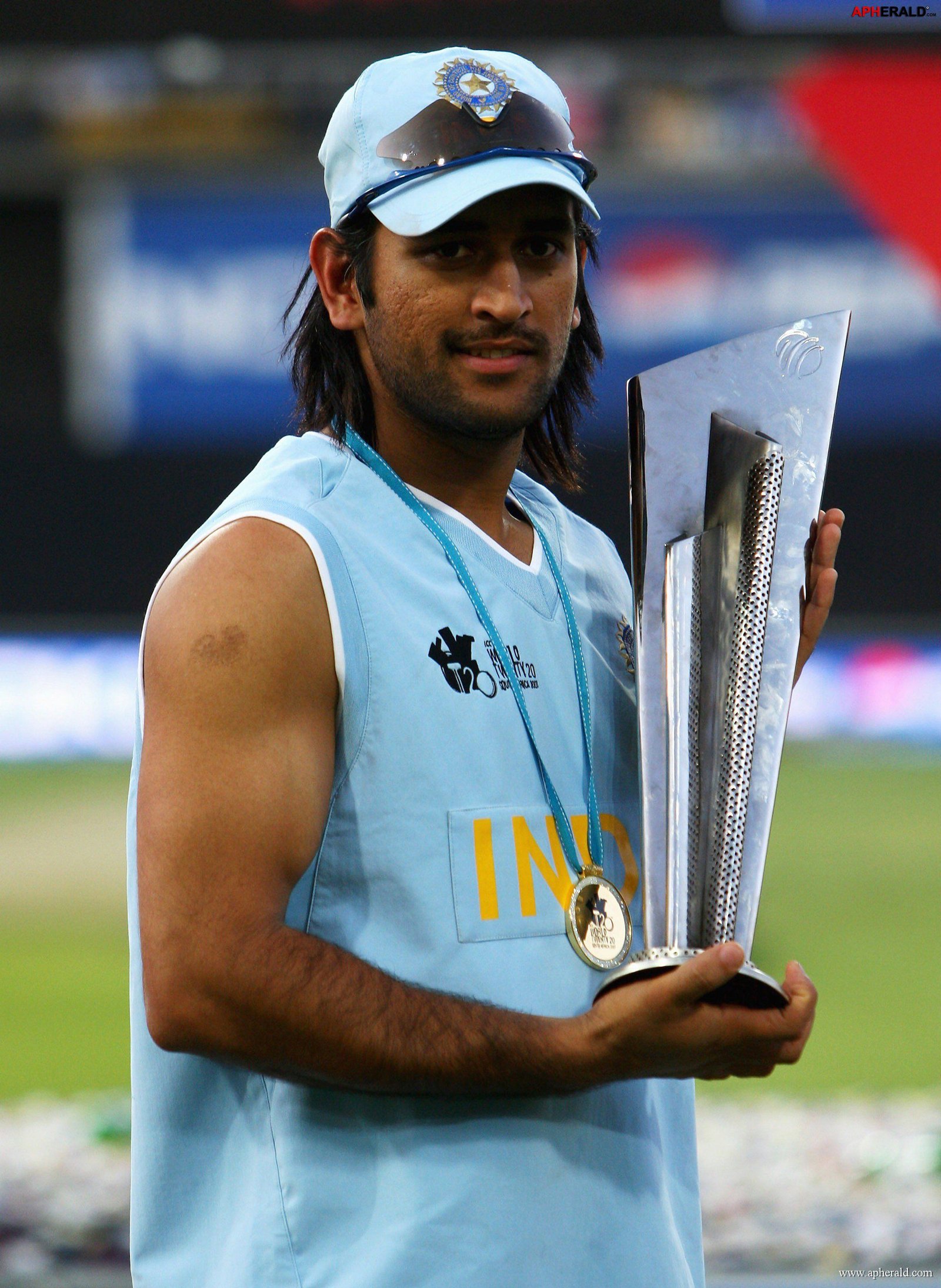 MS Dhoni HD Wallpaper For 10