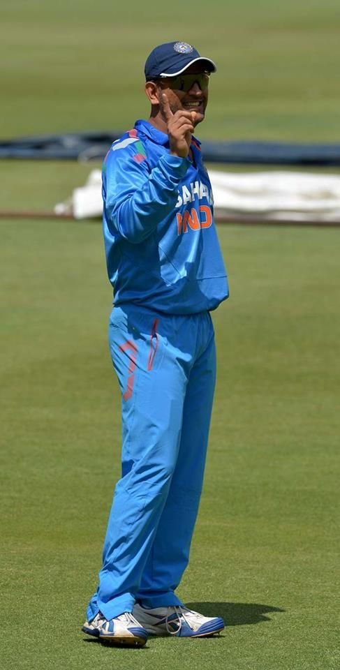 MS Dhoni Images In HD Full Scren