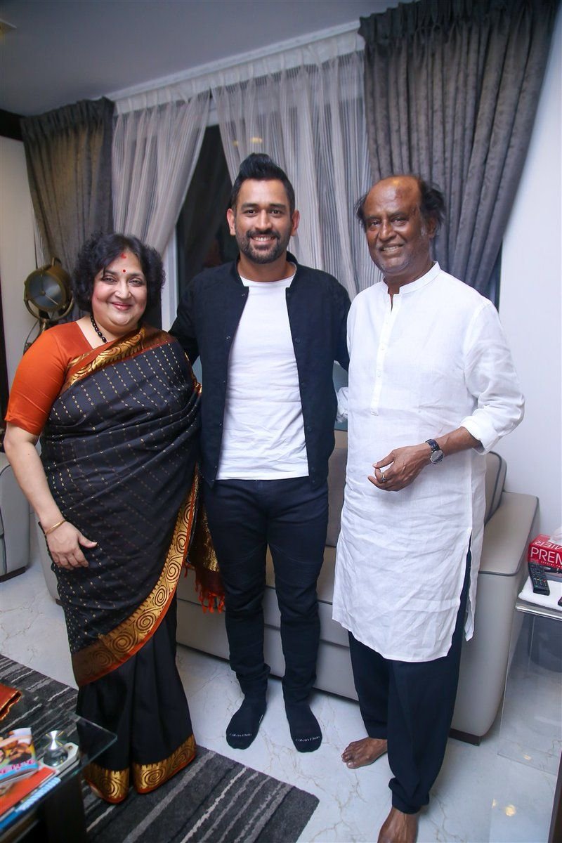 MS Dhoni Images With Family