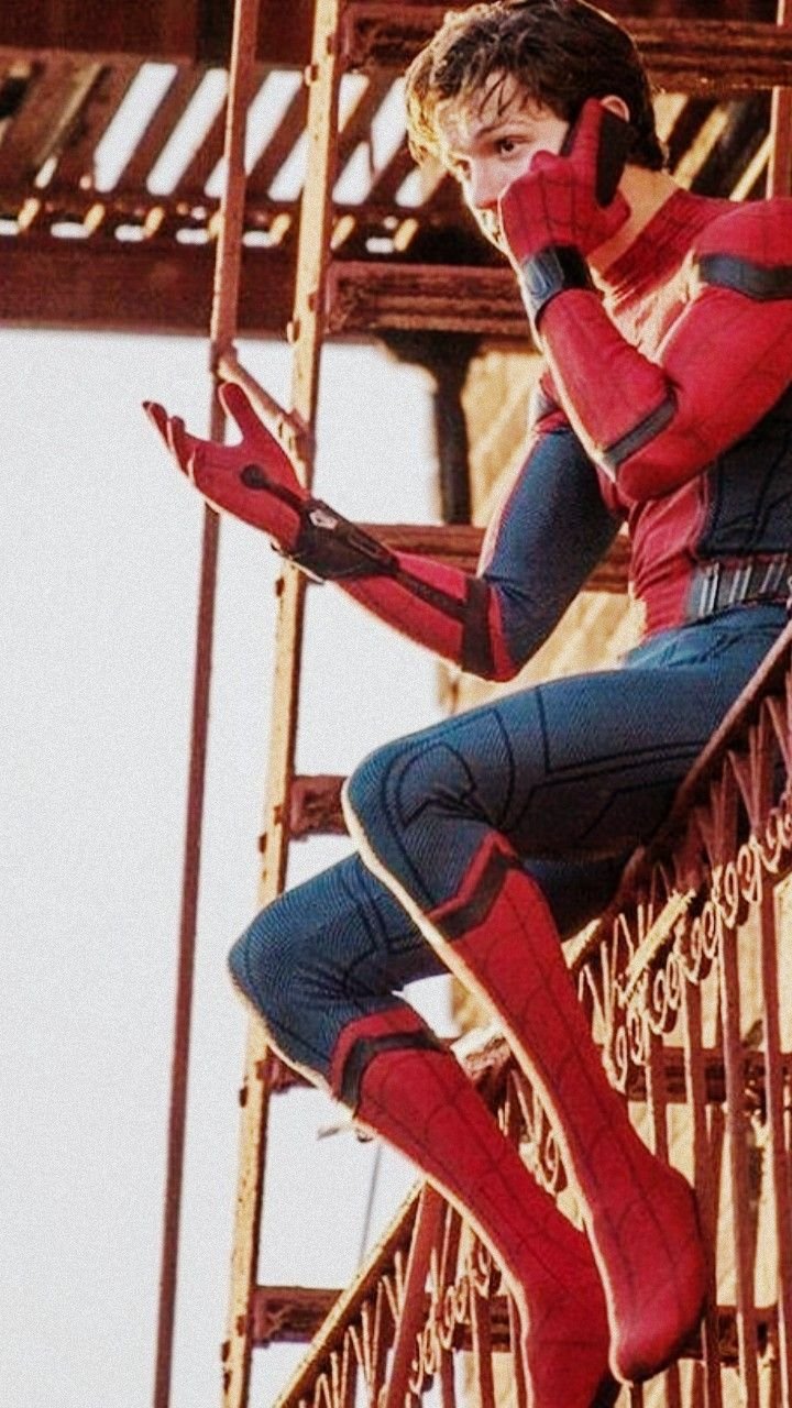 Poly Spiderman Wallpaper