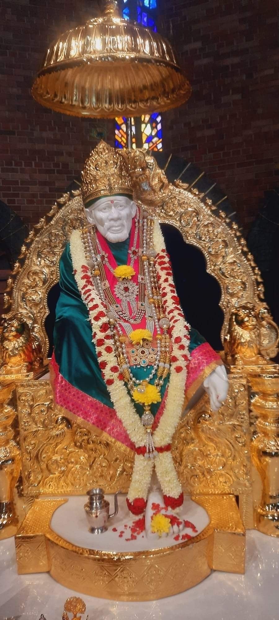 Sai Baba Images Whiite Red