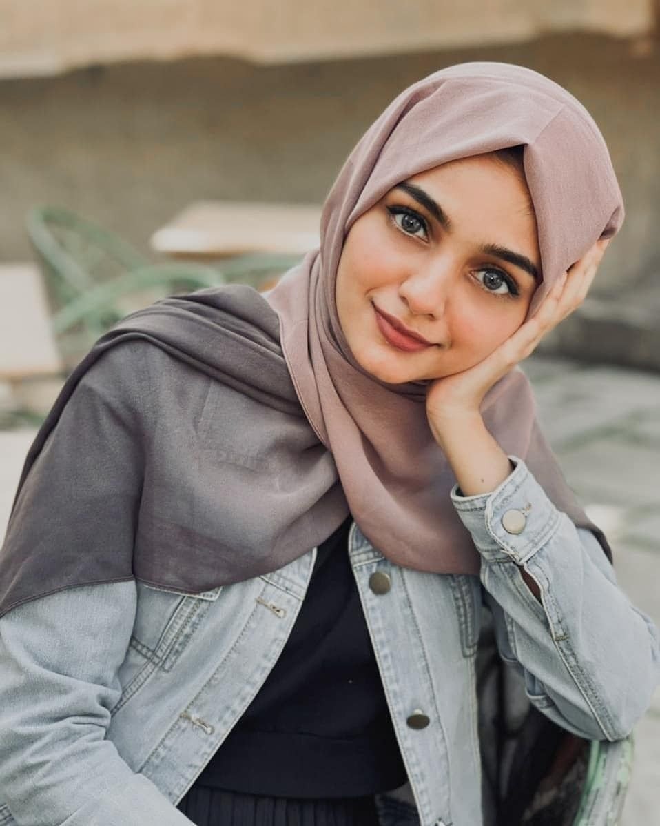 Specs Muslim Girl DP