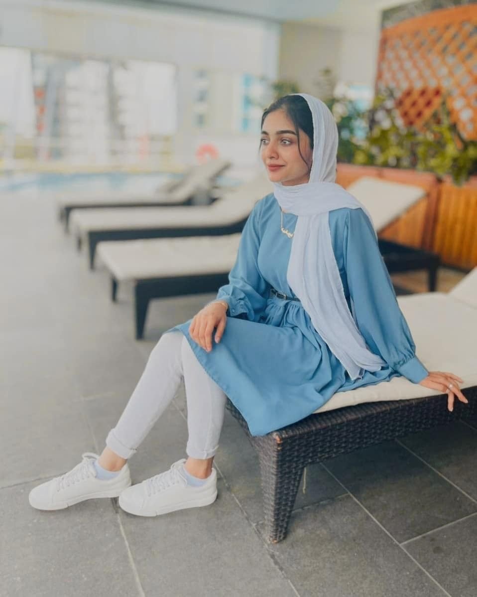 Stylish Muslim Girl DP For Instagram