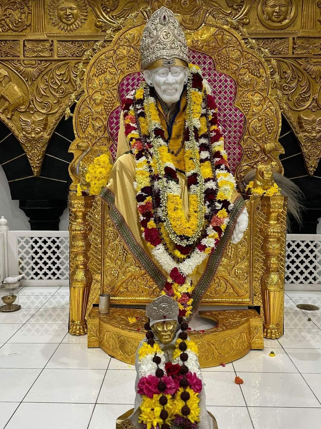 Thursday Blessed Sai Baba Images